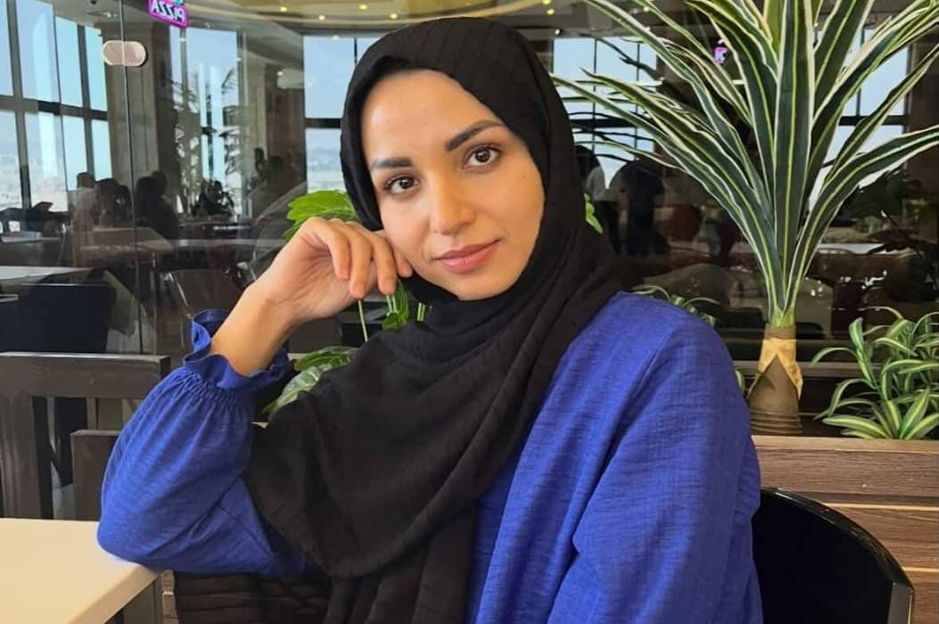 صابره محب بانویی که واژه‌ها را تربیت می‌کند؛ صدای صاد، صدای صادقانه‌ی یک شاعر معلم